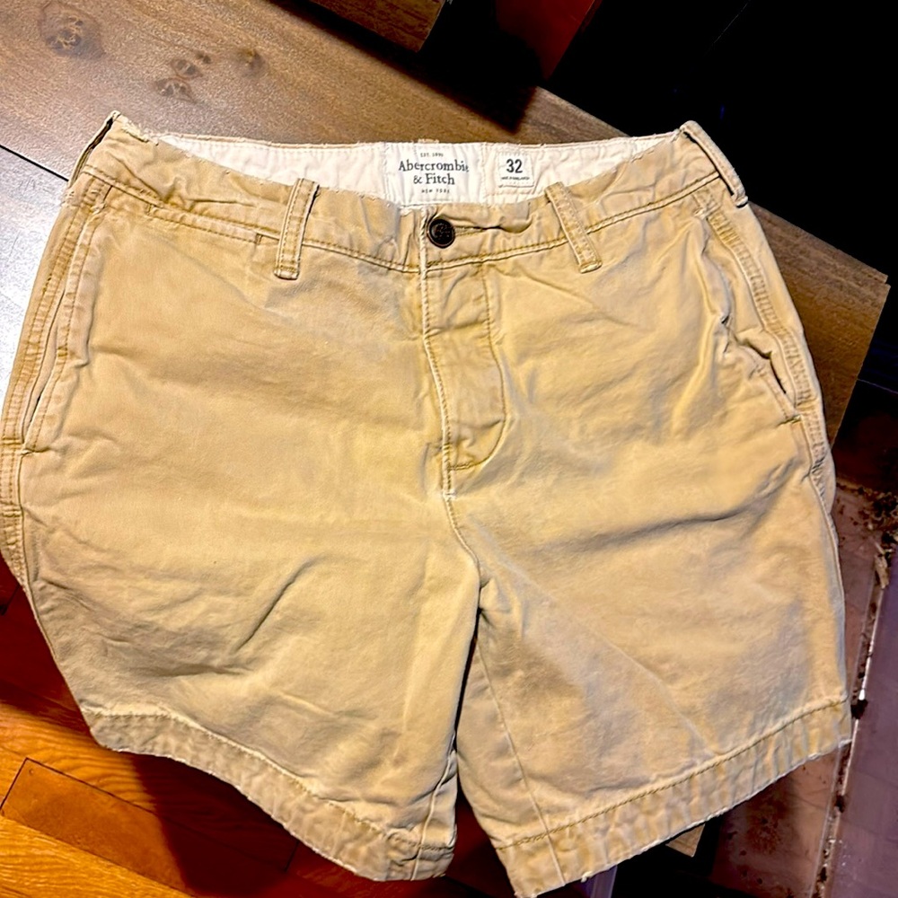 Men’s Abercrombie and fitch flat front shorts w/ button fly size 32 w/8” inseam